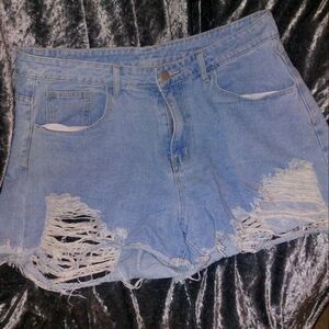 1XL Edgy ripped blue jean shorts
